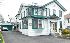 Niagara's Emerald Falls Bed & Breakfast